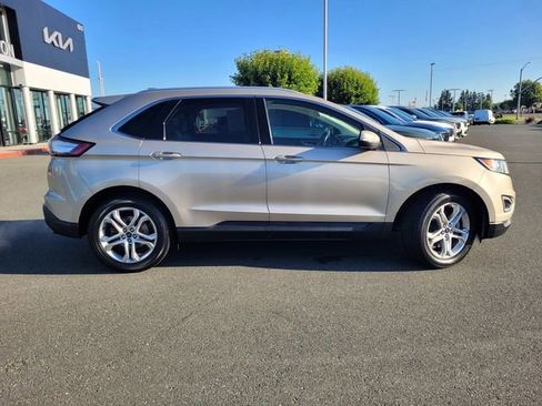 Used 2018 Ford Edge Titanium w/ Technology Package AWD/4WD image 3