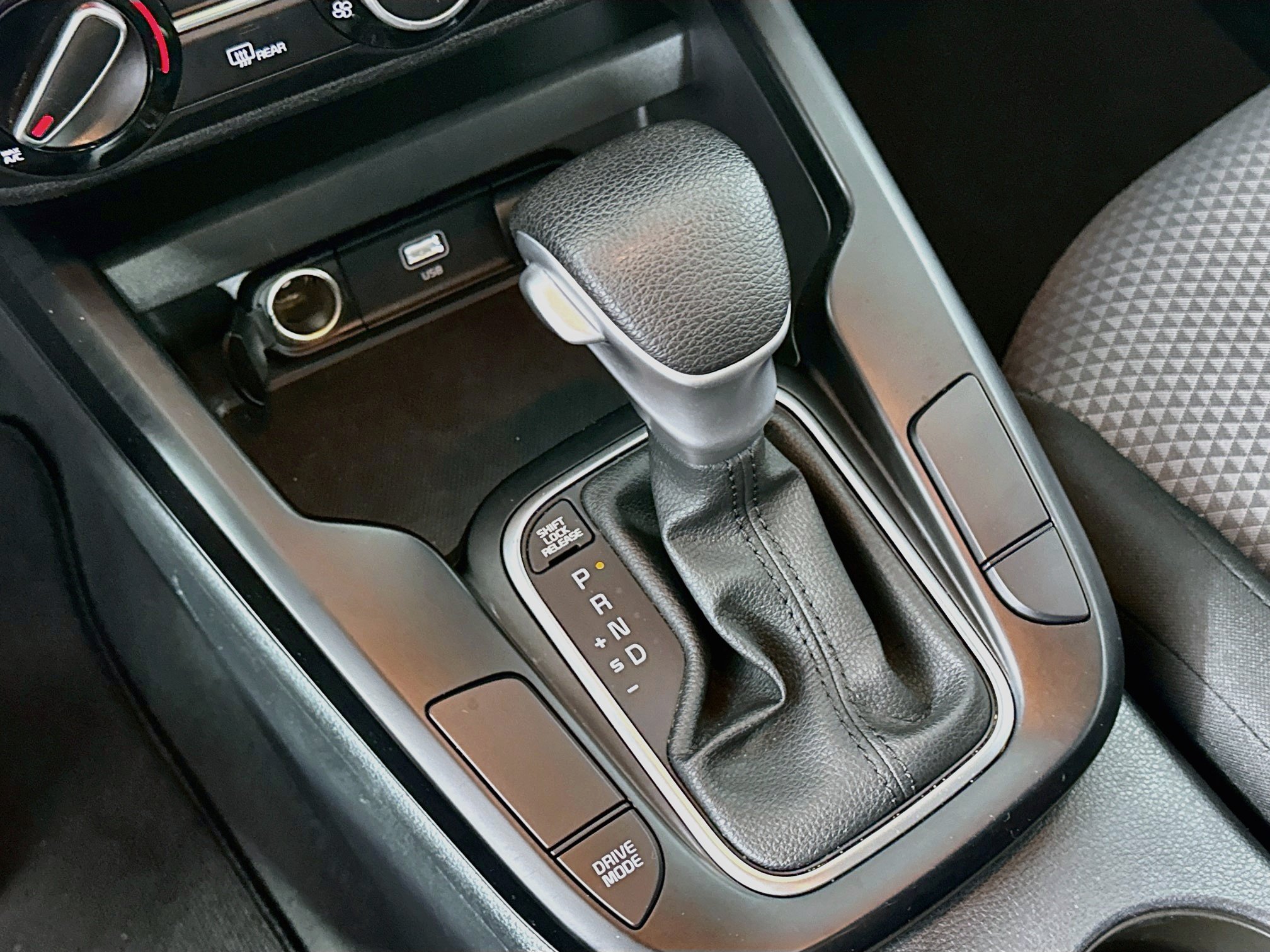 Used 2025 Kia Soul LX w/ LX Technology Package FWD image 24