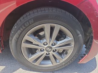 Used 2017 Hyundai Elantra SE FWD video 2