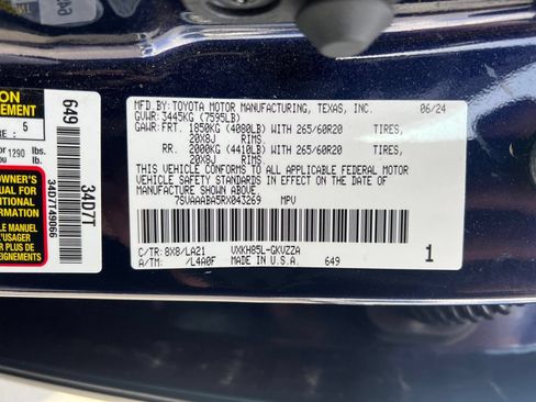 Used 2024 Toyota Sequoia Platinum AWD/4WD image 30