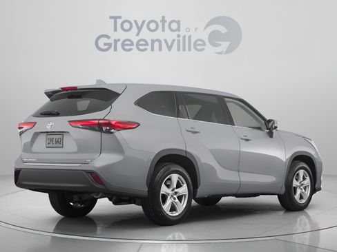 Used 2022 Toyota Highlander L AWD/4WD image 4