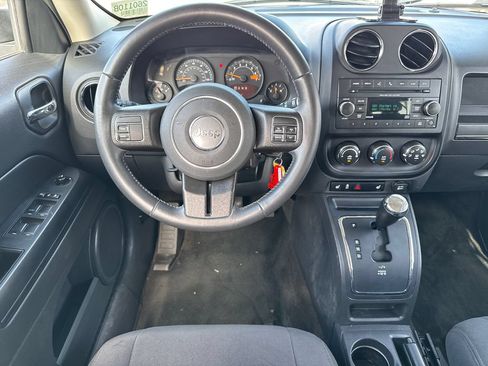 Used 2017 Jeep Patriot Latitude AWD/4WD image 24
