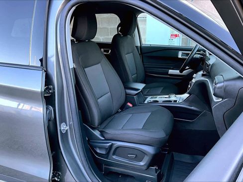 Used 2024 Ford Explorer XLT image 11