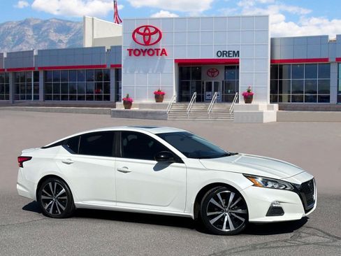 Used 2020 Nissan Altima 2.0 SR FWD image 1