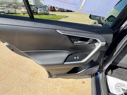 Used 2025 Toyota RAV4 XLE AWD/4WD image 47
