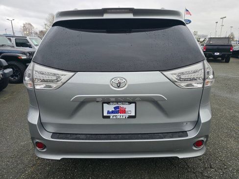 Used 2020 Toyota Sienna SE image 4