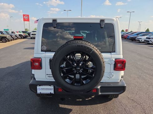 Used 2025 Jeep Wrangler Unlimited Sahara AWD/4WD image 6