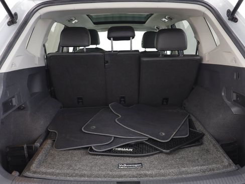 Used 2018 Volkswagen Tiguan SE w/ Panoramic Sunroof Package image 17