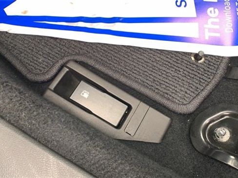 Used 2020 Subaru Crosstrek 2.0i image 12