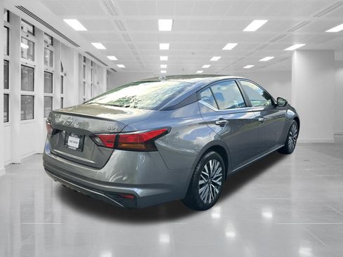 Used 2024 Nissan Altima 2.5 SV FWD image 5