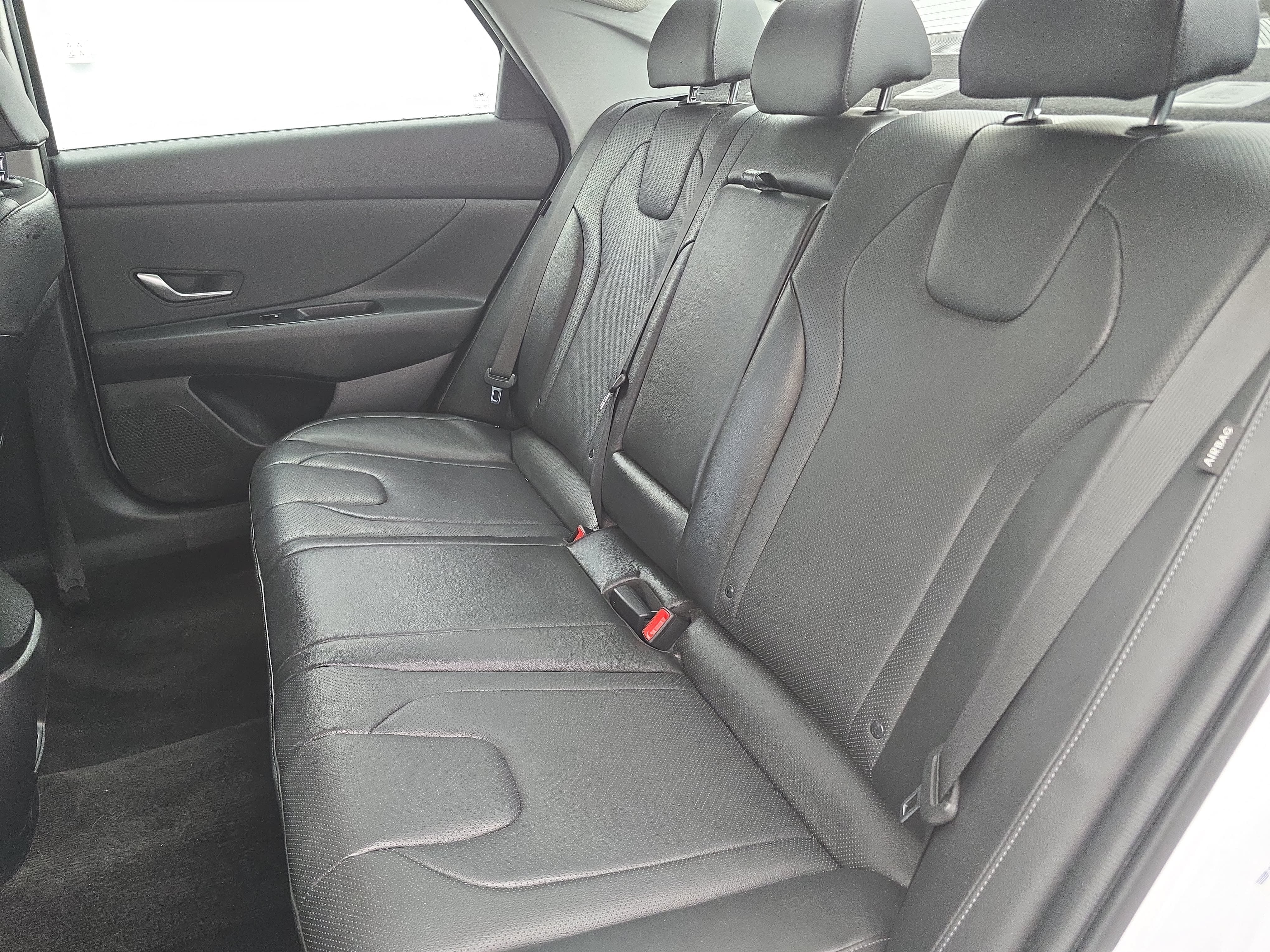 Used 2025 Hyundai Elantra Limited FWD image 13