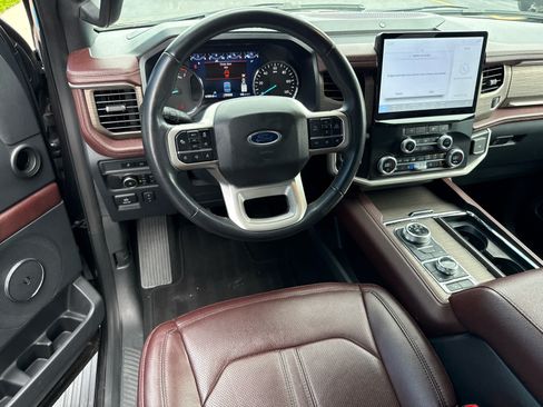 Used 2024 Ford Expedition Max Limited AWD/4WD image 5