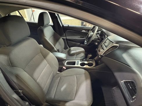 Used 2017 Chevrolet Cruze LS FWD image 18