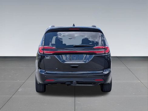 Used 2023 Chrysler Pacifica Limited w/ S Appearance Package AWD/4WD image 5