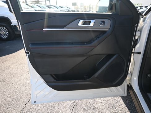 Used 2025 Ford Explorer ST-Line w/ Premium Package image 15