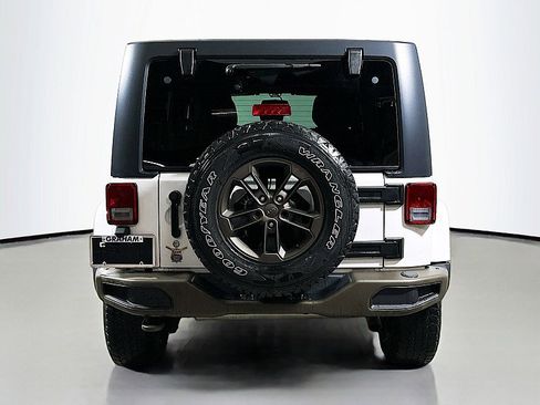 Used 2016 Jeep Wrangler Unlimited Sahara image 6