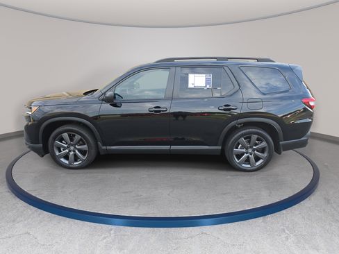 Used 2025 Honda Pilot Sport image 8