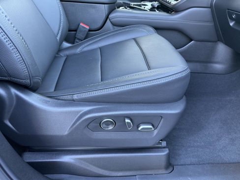 Used 2025 GMC Yukon XL Denali image 15