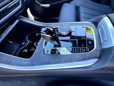 Used 2022 BMW X5 xDrive40i w/ Parking Assistance Package AWD/4WD image 18