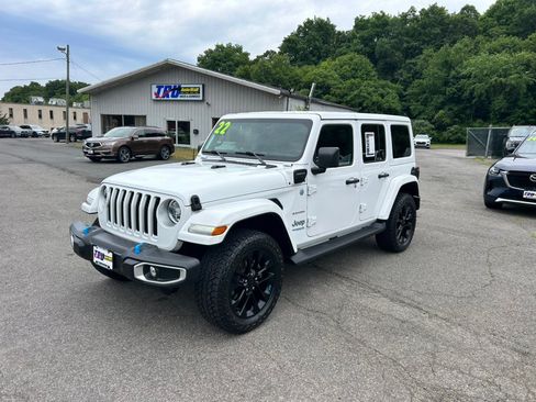 Used 2022 Jeep Wrangler Unlimited Sahara w/ Cold Weather Group AWD/4WD image 2