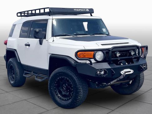 Used 2014 Toyota FJ Cruiser 4WD w/ Upgrade Package image 2