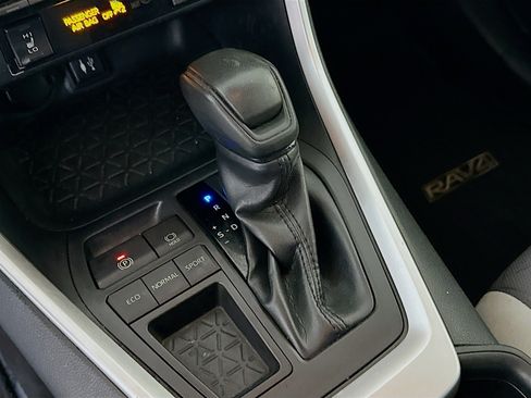 Used 2019 Toyota RAV4 XLE w/ Convenience Package FWD image 21