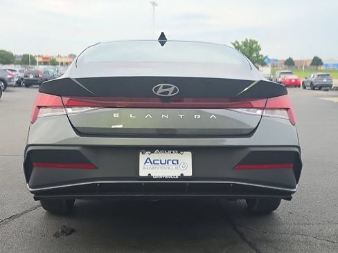 Used 2024 Hyundai Elantra SE FWD image 6