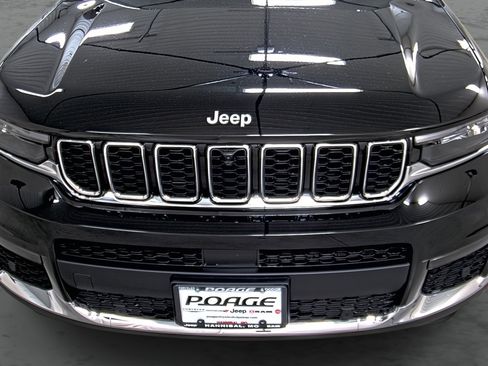 New 2025 Jeep Grand Cherokee L Limited image 16