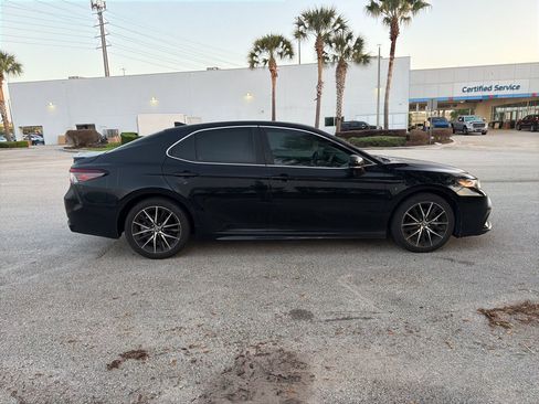 Used 2023 Toyota Camry SE w/ Cold Weather Package image 6
