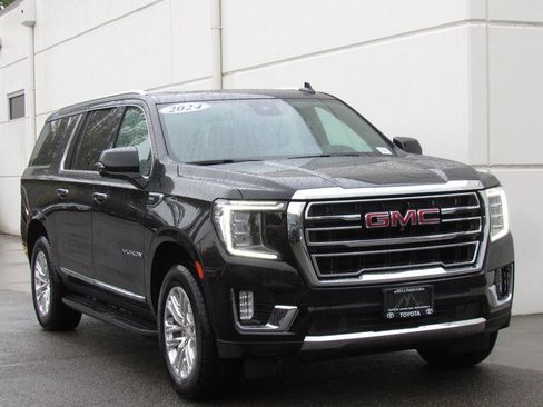 Used 2024 GMC Yukon XL SLT w/ SLT Luxury Package image 2