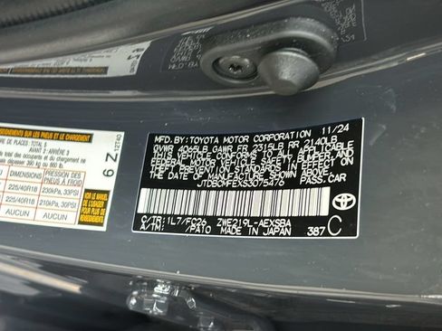 Used 2025 Toyota Corolla SE FWD image 33