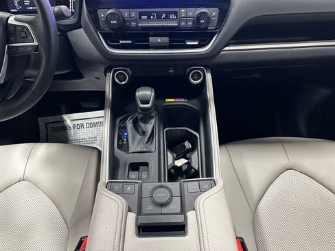 Used 2025 Toyota Grand Highlander AWD image 38