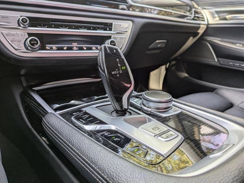 Used 2020 BMW 745e xDrive image 14