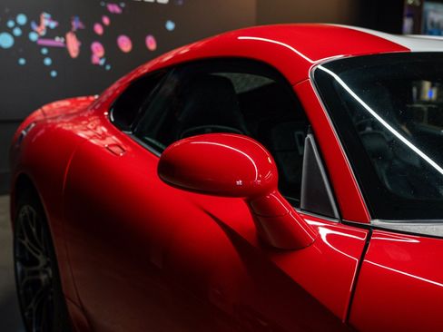 Used 2017 Dodge Viper GTS RWD image 12