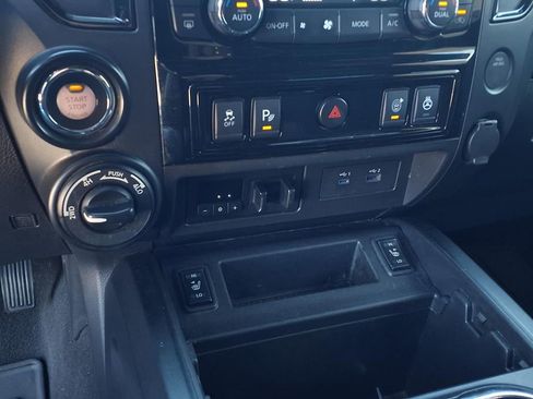 Used 2021 Nissan Titan PRO-4X w/ Pro-4x Convenience Package AWD/4WD image 7