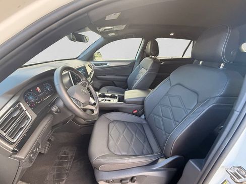 Used 2025 Volkswagen Atlas Cross Sport SE FWD image 24
