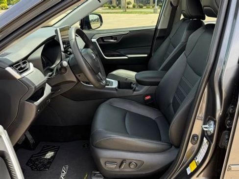 Used 2025 Toyota RAV4 XLE Premium FWD image 13