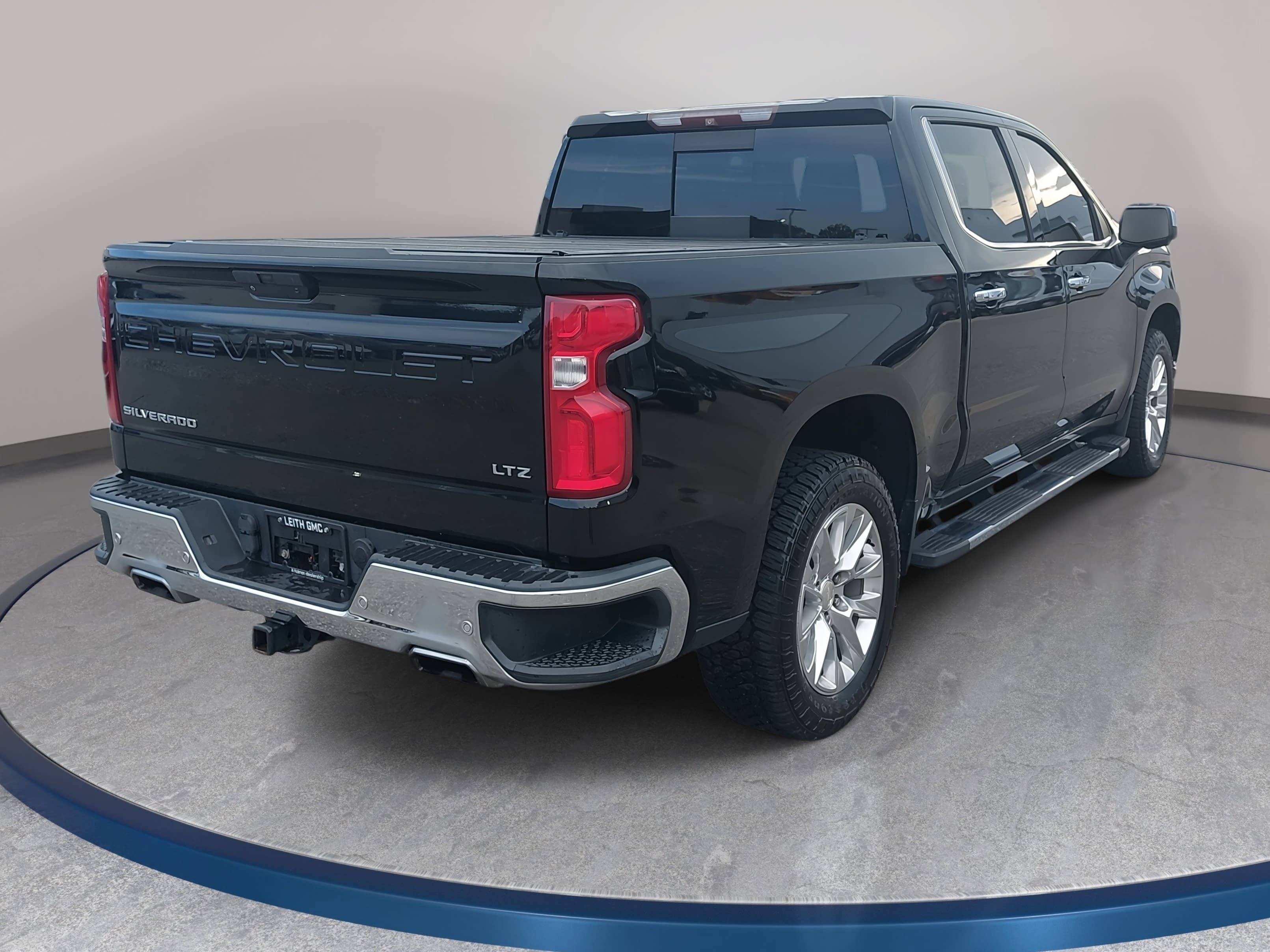 Used 2019 Chevrolet Silverado 1500 LTZ w/ LTZ Plus Package AWD/4WD image 5