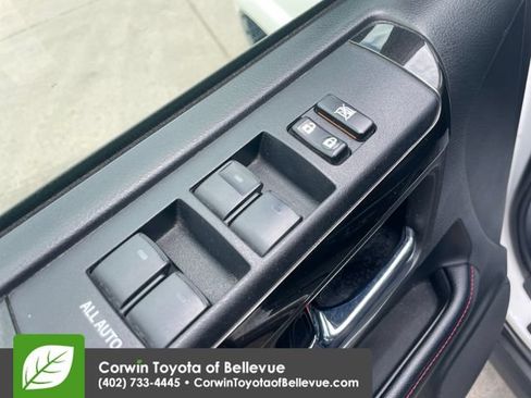 Used 2018 Toyota 4Runner TRD Off-Road Premium AWD/4WD image 19