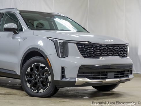 Used 2024 Kia Sorento S w/ Panoramic Sunroof Package image 3