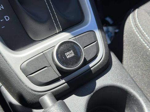 Used 2023 Hyundai Venue SEL FWD image 28