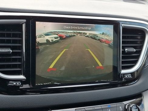 Certified 2023 Chrysler Pacifica Touring-L image 23