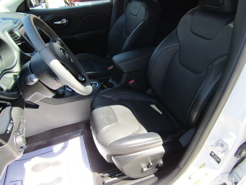 Used 2023 Jeep Cherokee Altitude Lux AWD/4WD image 13