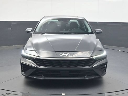 Used 2025 Hyundai Elantra Limited FWD image 9