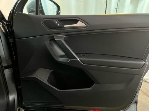 Used 2020 Volkswagen Tiguan S image 11