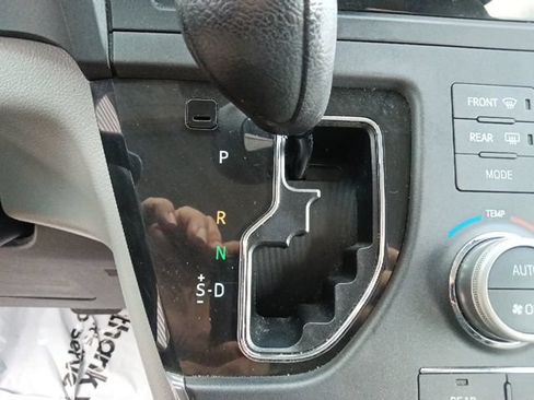 Used 2015 Toyota Sienna L FWD image 24