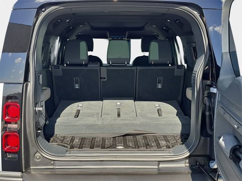 Used 2023 Land Rover Defender 130 X-Dynamic SE image 13