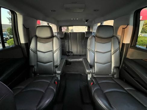 Used 2020 Cadillac Escalade ESV Luxury image 25