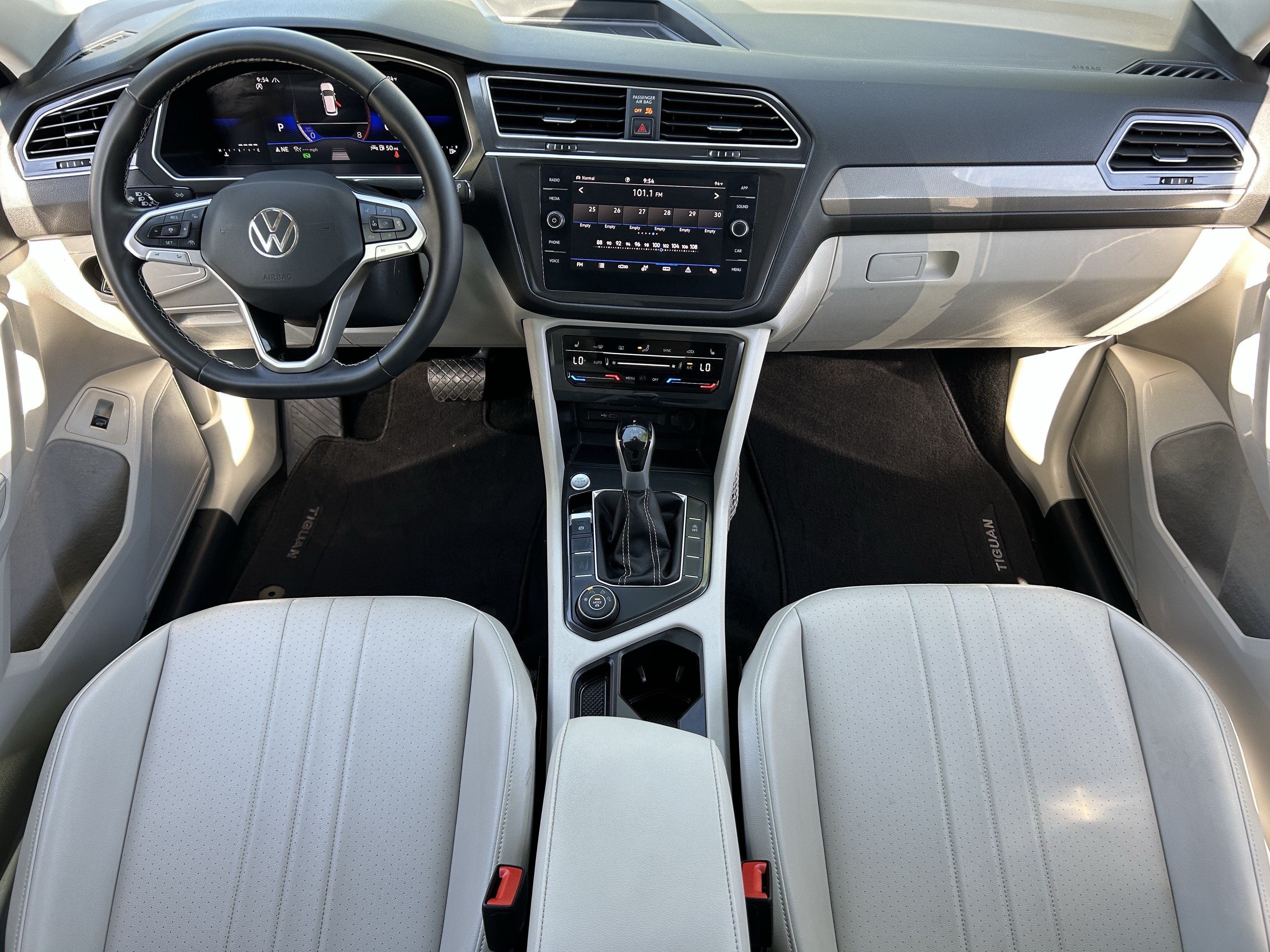 Used 2024 Volkswagen Tiguan SE AWD/4WD image 13