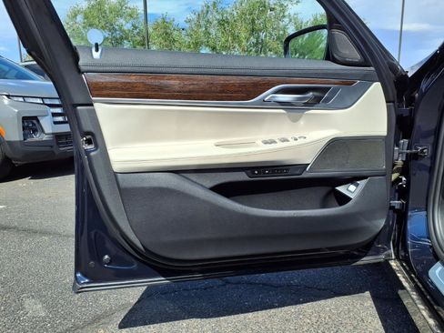 Used 2020 BMW 740i w/ Premium Package RWD image 21